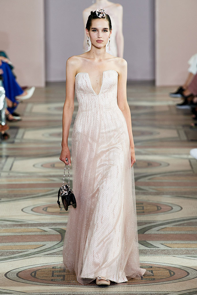 Haute Couture Fall 2019: 20 платьев, которые достойны невест – Oh My Wed Day