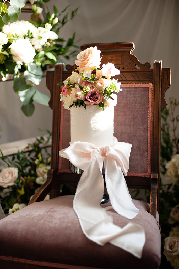 Главное украшение: 20 свадебных тортов с бантами – Oh My Wed Day